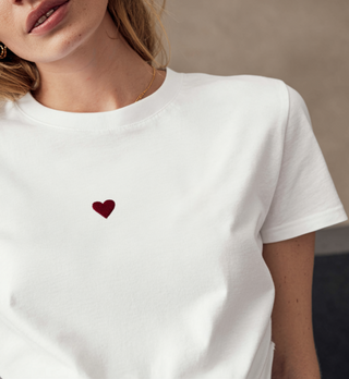T-shirt Donna Un Cuore Ricamato