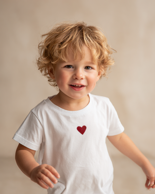 T-shirt Bimbo Un Cuore Ricamato