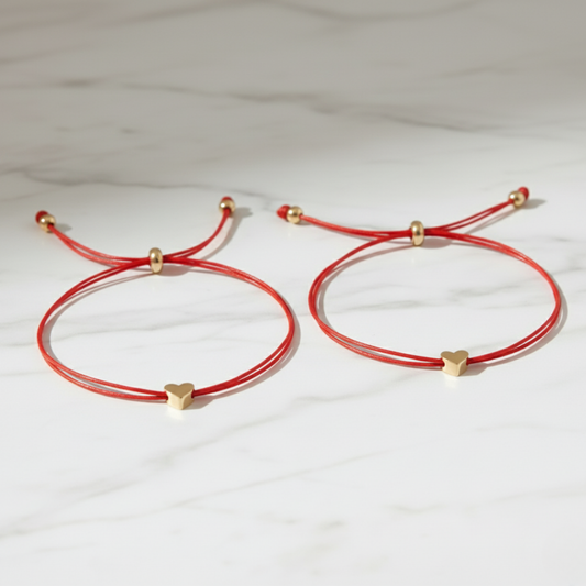 Due Bracciali Rossi, Un Cuore Oro, Un Legame che Resta