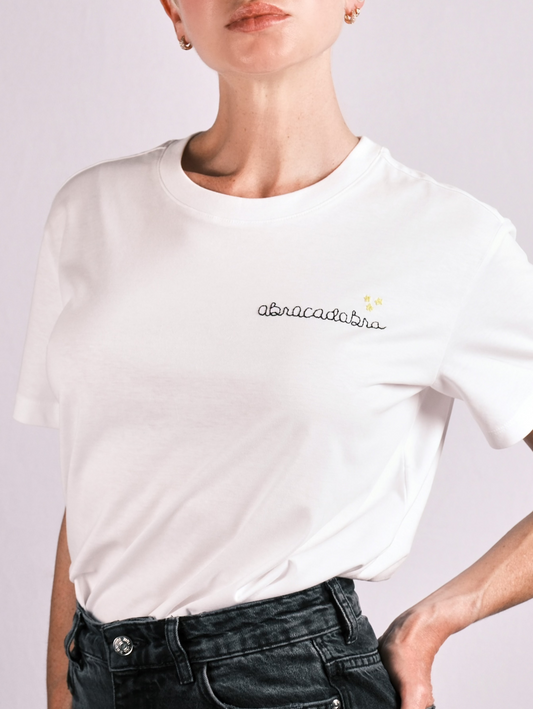 T-shirt “ABRACADABRA” | Scopri l’incanto delle parole