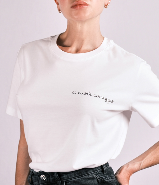 T-shirt “CI VUOLE CORAGGIO” | Scopri il Coraggio Nascosto in Ogni Cucitura | prezzo 50€ ❤️