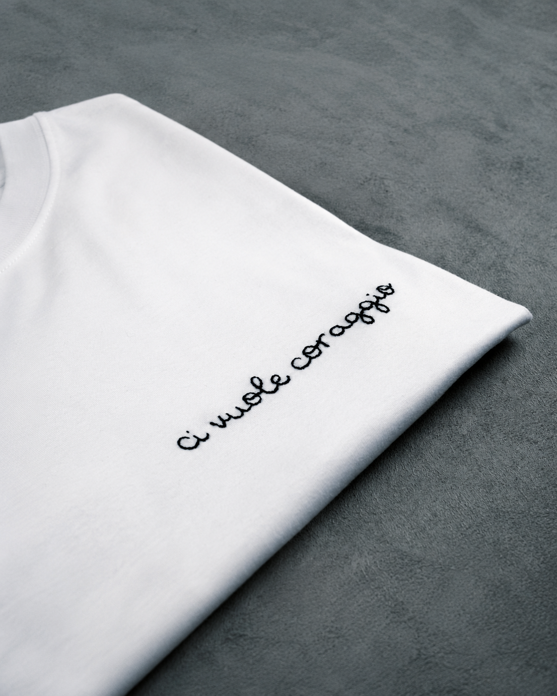 SALDI ❤️ | T-shirt “CI VUOLE CORAGGIO” | Scopri il Coraggio Nascosto in Ogni Cucitura